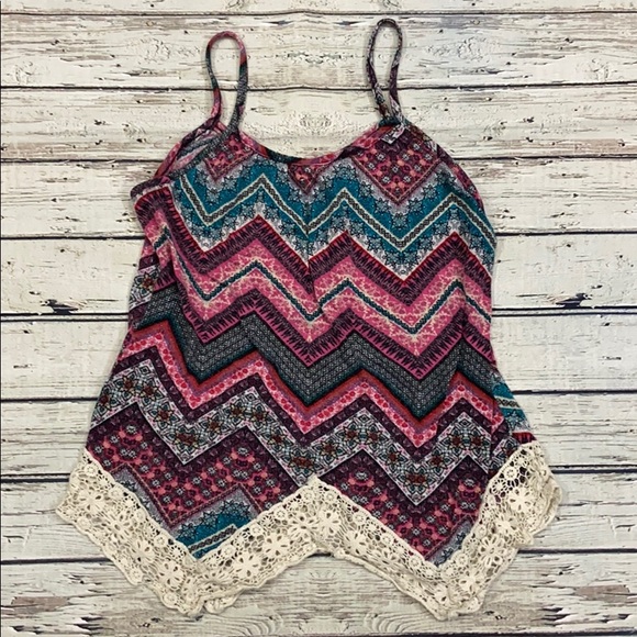 🌵3/$20• Lace Detailed Patterned Tank Top - Picture 2 of 3